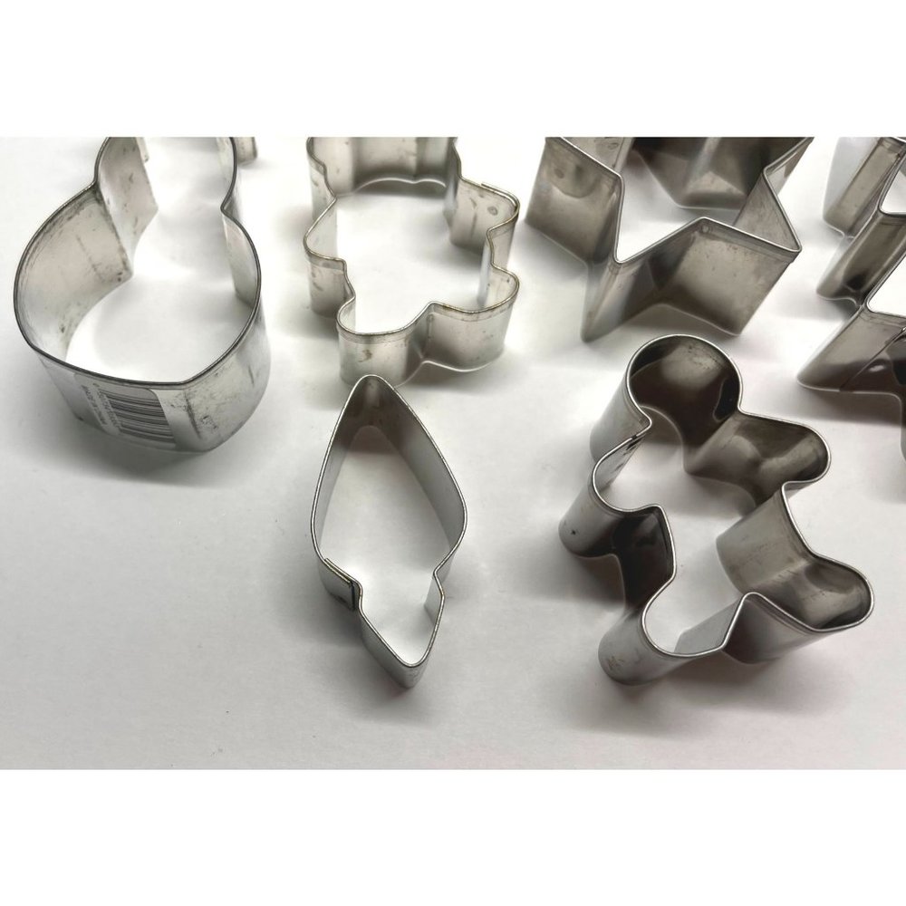 Vintage Christmas Cookie Cutters Lot of 8 Metal Star Bell Hat Snowman Bear Tree - Picture 11 of 13